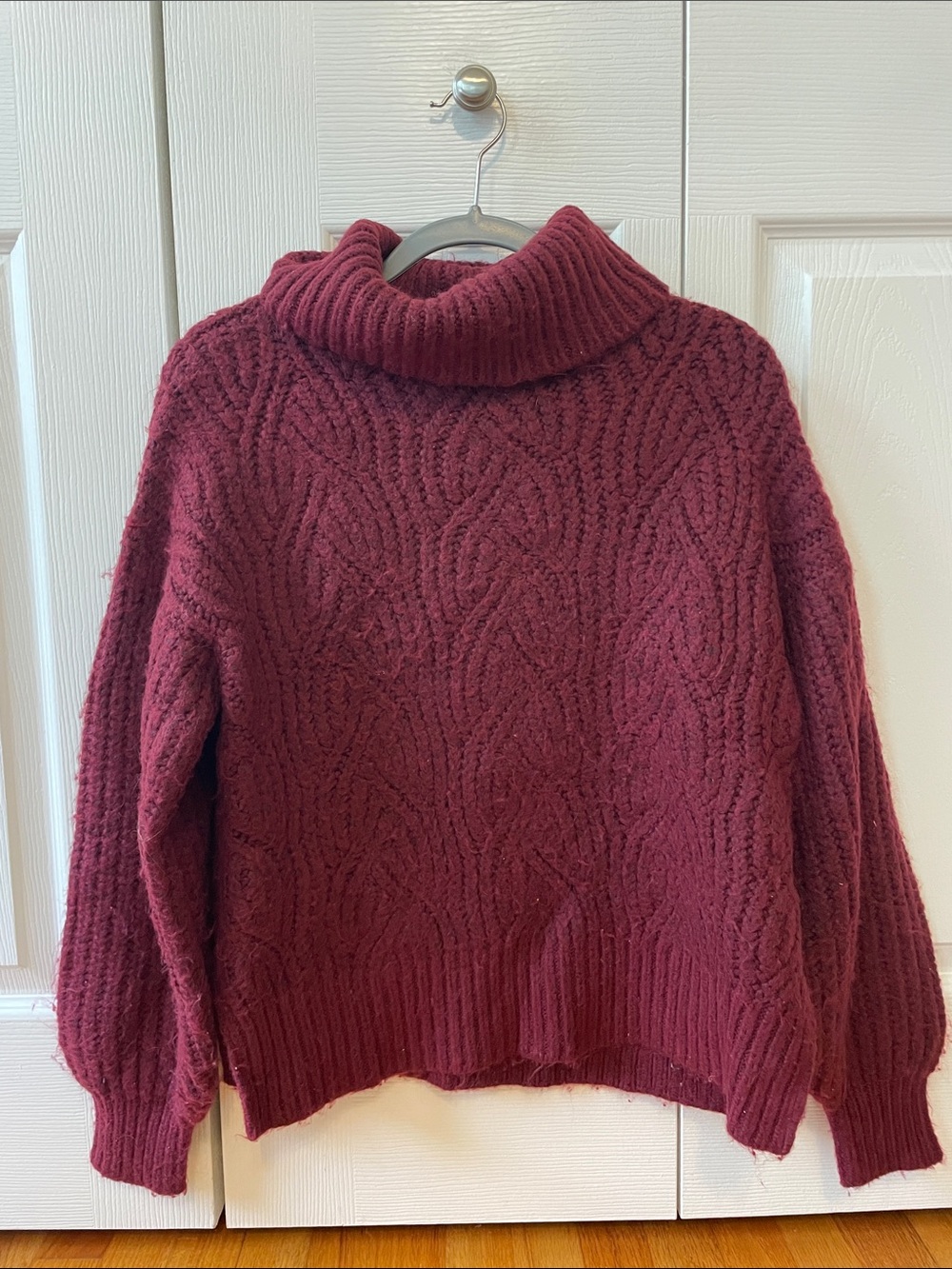 Chunky Cable Turtleneck Sweater - Burgundy